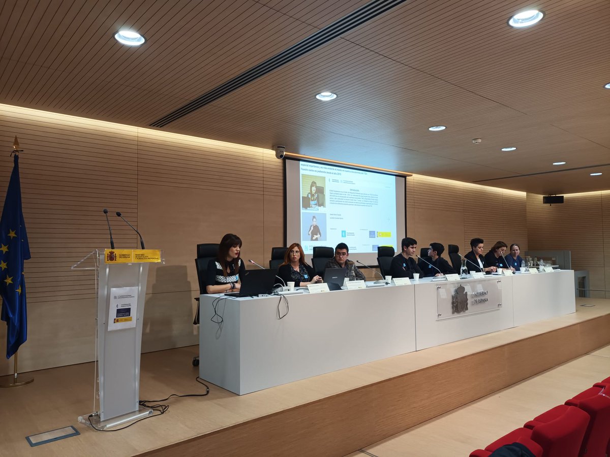 "La base está en trabajar la convivencia. Nuestra unión es nuestra fuerza". Isabel Romo, del #IESGuadarrama, explica en
#ConferenciaEducaciónAutismo cómo fomenta la inclusión su centro educativo