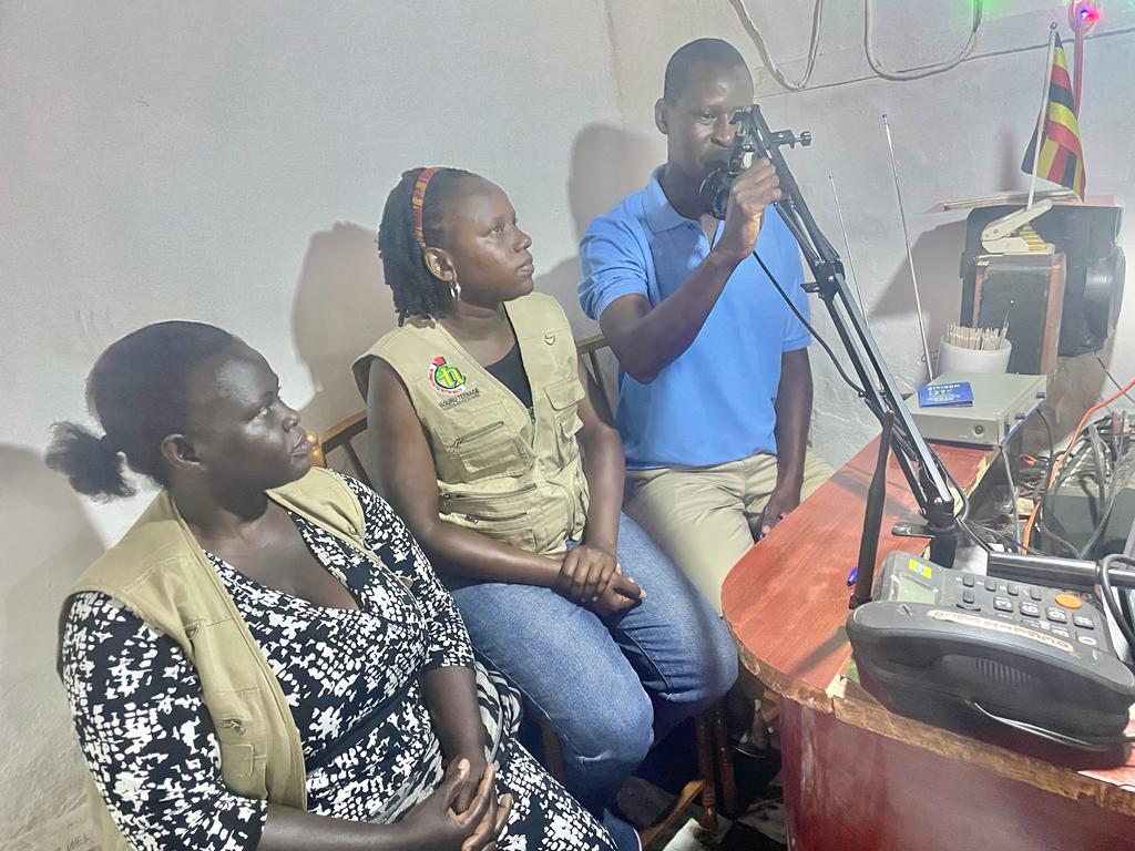 NaguruC's tweet photo. Today, our #NTIHCstaff team & a health worker from Makonge Health Centre III, participated in a live radio talk show on Voice of Kiyindi community radio. Our discussion was focused on HIV/AIDS, its transmission, and prevention.
📸 Courtesy photos.
#NTIHCupdates #STARCUG https://t.co/5X87z4M96i