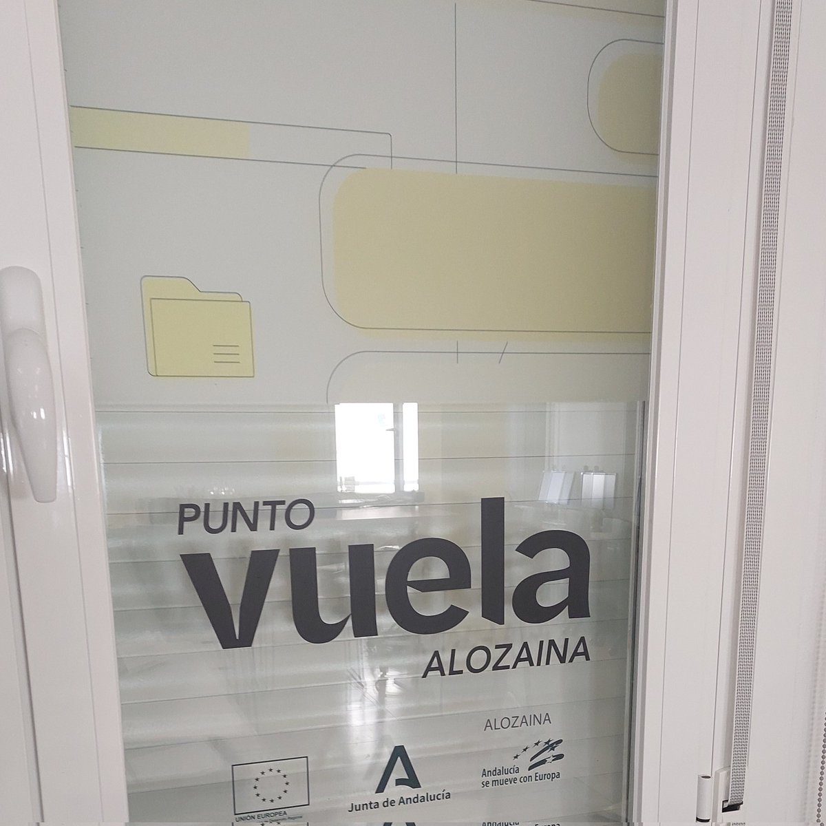 VuelaAlozaina's tweet photo. 🔄Seguimos con la renovación del Punto @vuelaguadalinfo de #Alozaina Ayer estuvieron instalando la nueva señalética del centro.
#VuelaGuadalinfo #Guadalinfo #Alozaina #PuntoVuela
@aytoalozaina https://t.co/tXCI5E6vkC