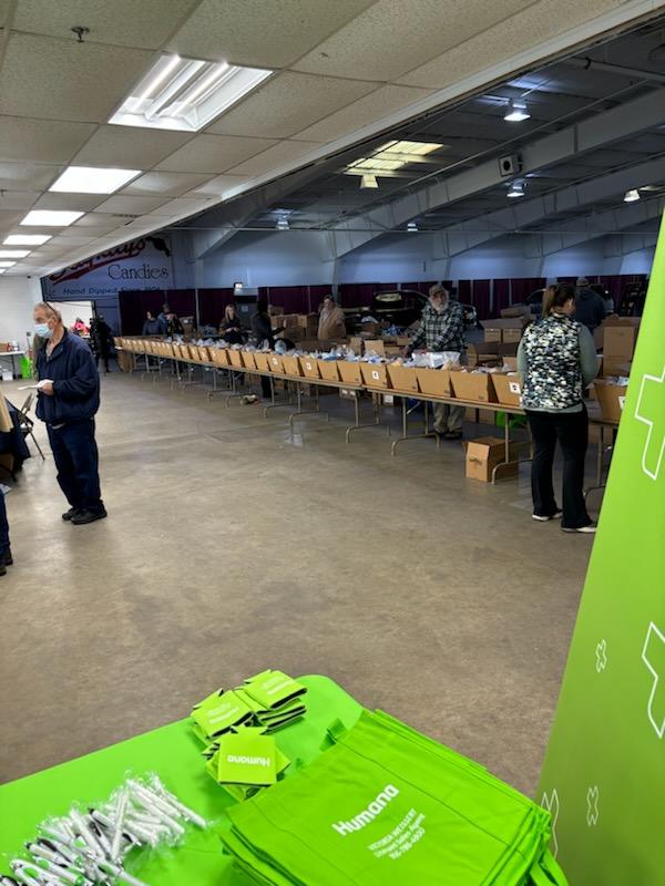TheUIGWay's tweet photo. One of our brokerage agents was able to host a Veteran’s Event with co-op marketing dollars courtesy of the UIG &amp; Humana partnership.

*1,100 Veterans Attended
* 600 Boxes of Food Donated
*Connected with over 70 seniors 

#Grassroots #InsuranceAgent #FMO #Veterans #Medicare https://t.co/r8yTuEHJqr