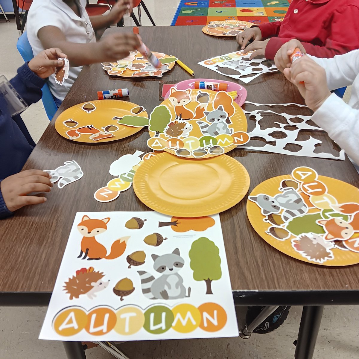 Mildred10438536's tweet photo. Pre-K
Our Autumn craft  ❤️ https://t.co/5FtOEUMGhS