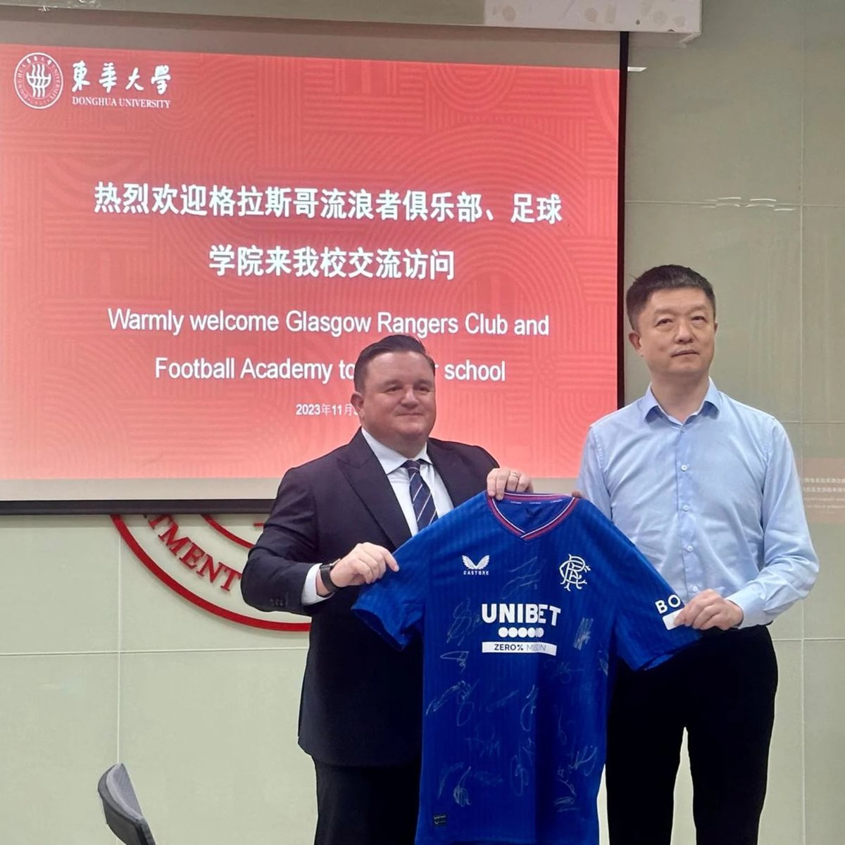 ✈️ Gers Head to China to expand International Soccer Academy Network.  

Gary Gibson has reflected on the fantastic event he attended as he jetted across the globe to further expand the Rangers International Soccer Academy network.

📲 rng.rs/3sFfl0j