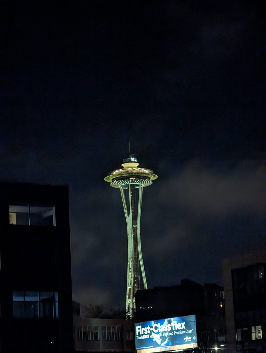 DBA_Jeremy's tweet image. I started my day just after 5 AM with a chilly #sqlrun so that I could be back for breakfast with #Microsoft and @bobwardms! #PASSDataSummit #gocowboys #ilfaitfroid