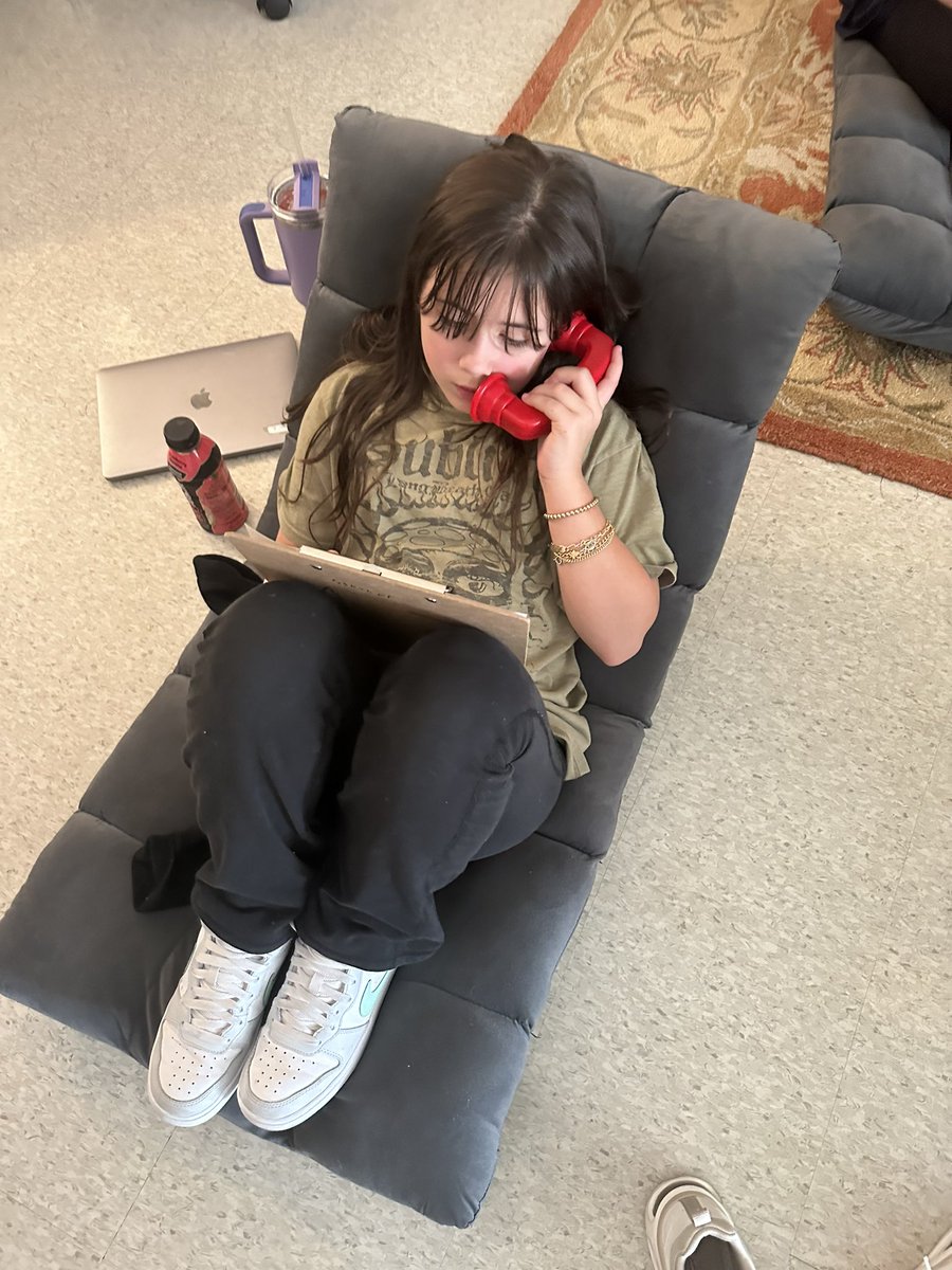 Whisper phones make your subject/verb agreement test easier. ❤️

<a href="/BESBartlett/">BESBartlett</a> #5thgrade #ela #myhardworkinggroup #reading #grammar