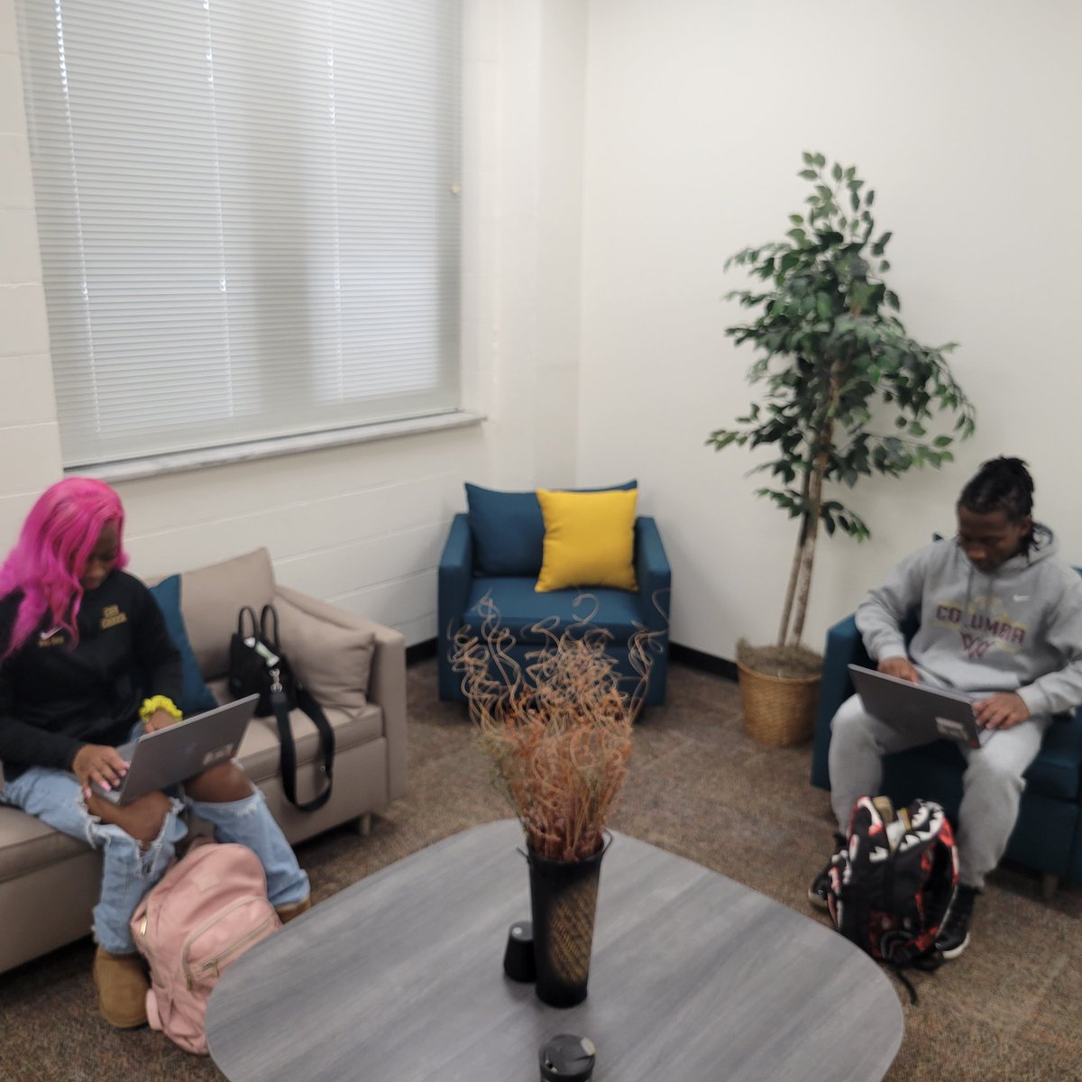 Columbia Caps tweet media