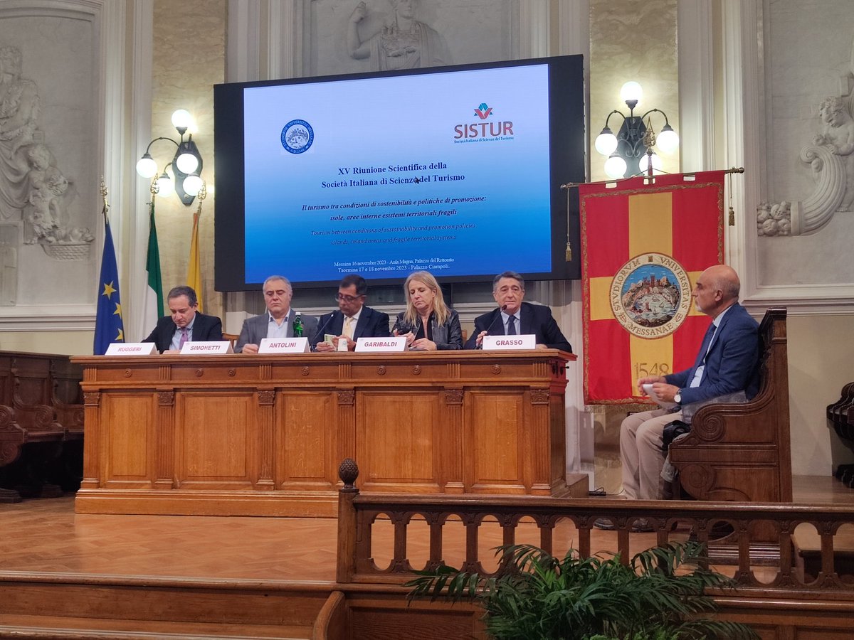 MessinaTB's tweet photo. Aperti i lavori della XV Riunione Scientifica di #Sistur, Società Italiana di Scienze del Turismo, sul tema: "Il turismo tra condizioni di sostenibilità e politiche di promozione: isole, aree interne e sistemi territoriali fragili". Dal 16 al 18 novembre a #Messina e a #Taormina https://t.co/qztdjSzlER
