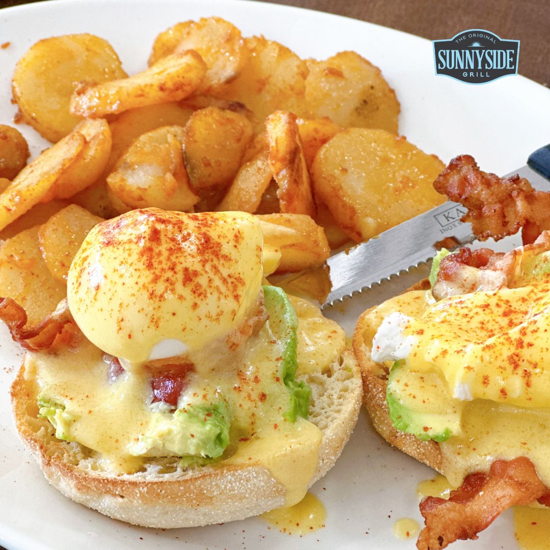 Elevating breakfast to new heights with our Poached California: a symphony of flavours featuring hollandaise drizzled over crispy bacon and creamy avocado on a golden English muffin. 🥑🥓✨ #SunnysideGrill
