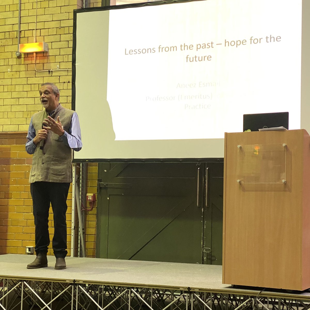 RGouldingUoM's tweet photo. Very much looking forward to the final keynote presentation of the day. @aneezesmail sharing lessons from the past - hope for the future. #SAPCNorth https://t.co/Guyfuopf7l