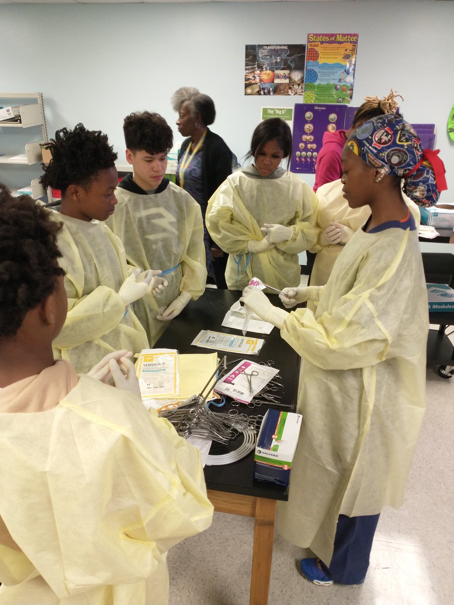 KRadday's tweet photo. Amazing speaker! Dr. Chatham former MEC student, BCPS grad now laser surgeon @SusanTruesdell @BCPSSci @BCPS_OSC https://t.co/TLQVNDJmw9