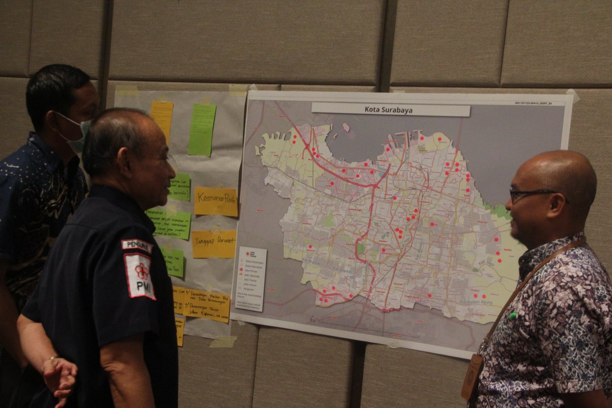 MuchHarris's tweet photo. Led by city secretary, @palangmerah together with #Surabaya city govt agreed to build a #citycoalition to respond to Extreme Heat impact through a 2-day workshop (15-16 Nov). This city coalition will collaborate to develop a City Heat Action 2024. #heatcity #ClimateAction #ifrc https://t.co/WzqUr0a9s6