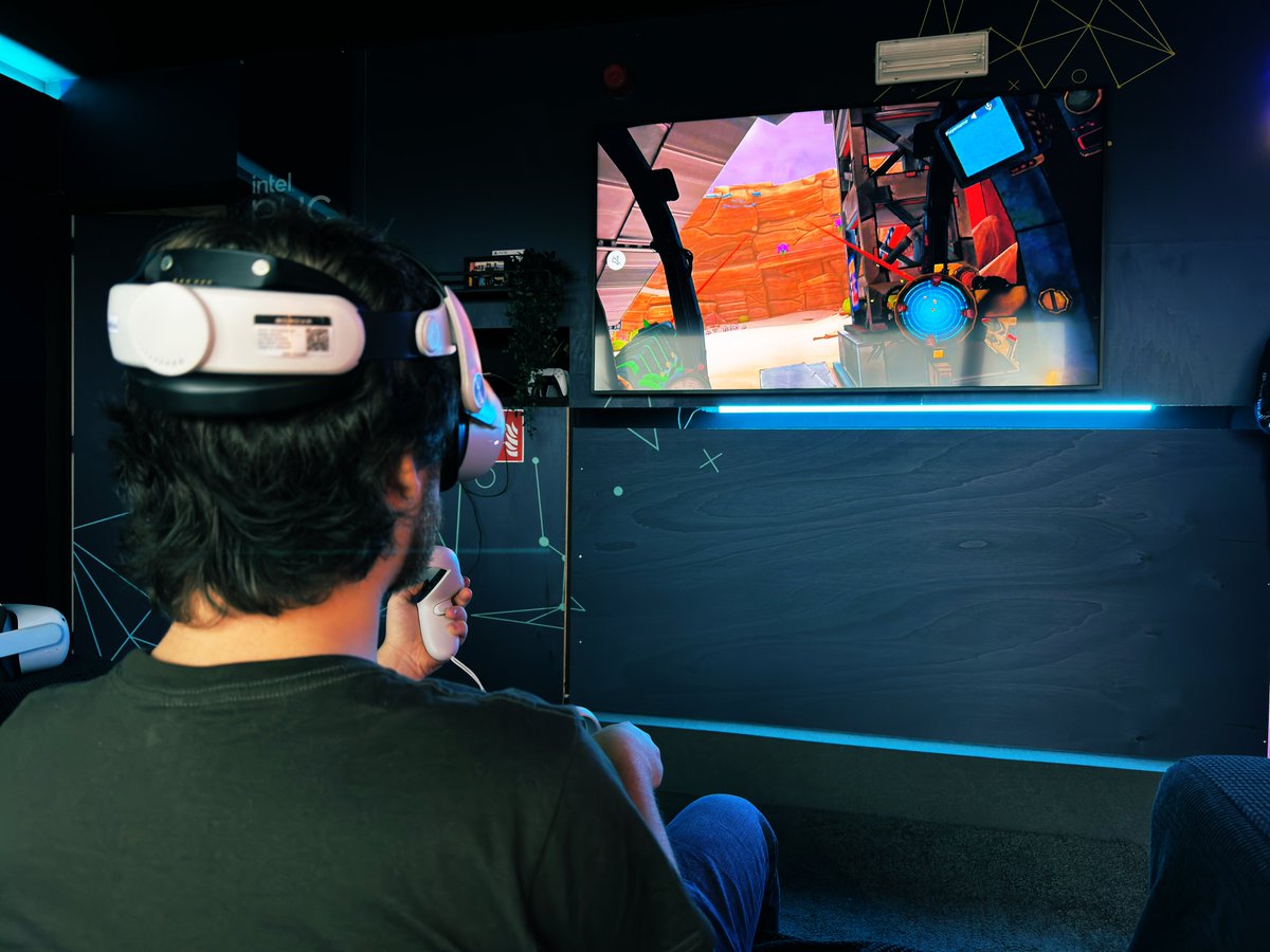 BIG SHOTS 💥 was a <a href="/BigShotsVR/">BIG SHOTS 💥</a> today at our <a href="/RedBullBe/">Red Bull Belgium</a> Gaming Hub.

💥 Thanks to the early testers for giving their feedback on the game!