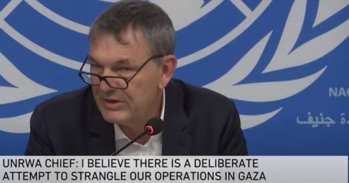 Assopace's tweet image. Il capo dell'UNRWA, Philippe Lazzarini, ha dichiarato che c'è un tentativo deliberato di strangolare il lavoro dell'Ag. Ha avvertito: la mancanza di carburante potrebbe obbligare l'agenzia a sospendere tutte le operazioni, considerando il fatto "scandaloso". #Gaza #Assopace