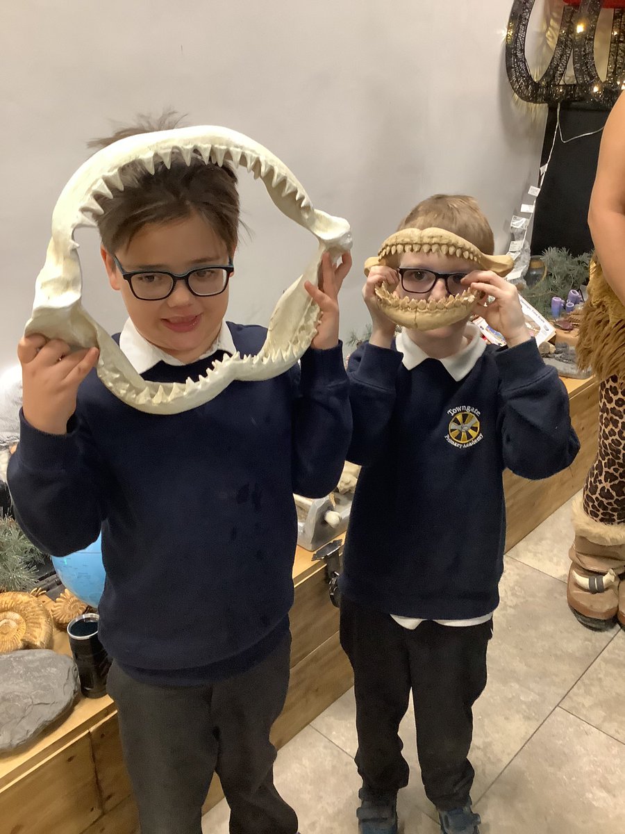 IPMATTowngate's tweet photo. #Year3tpa, have had a fantastic time visiting Stump Cross Caverns at Pateley Bridge. We explored the limestone caves, saw the stalactites and stalagmites and learned lots about fossils and the Stone Age. #sciencetpa, #historytpa, #enrichmenttpa. https://t.co/zmcvFNJm71