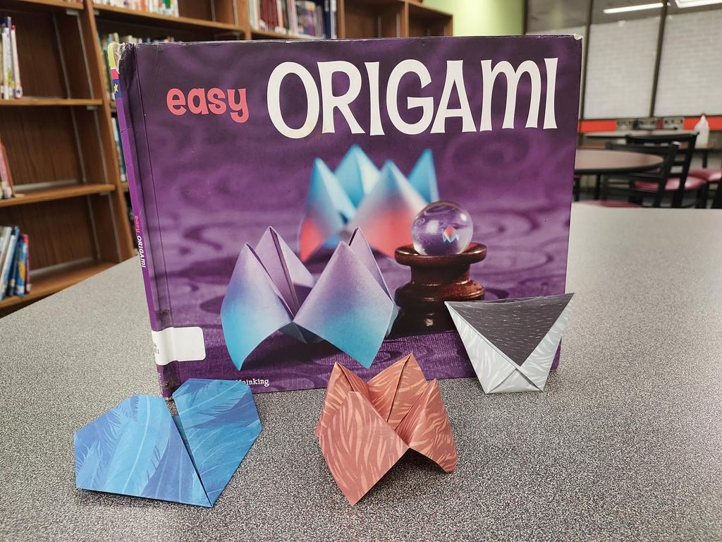 OlleLibrary's tweet image. Today in Makerspace Club, we learned how to make origami.  We had a great time with lots of students.  I forgot to take pictures, but here are some of the things we made. #MakerspaceFun  @Alief_Libraries @OlleMightyOwls