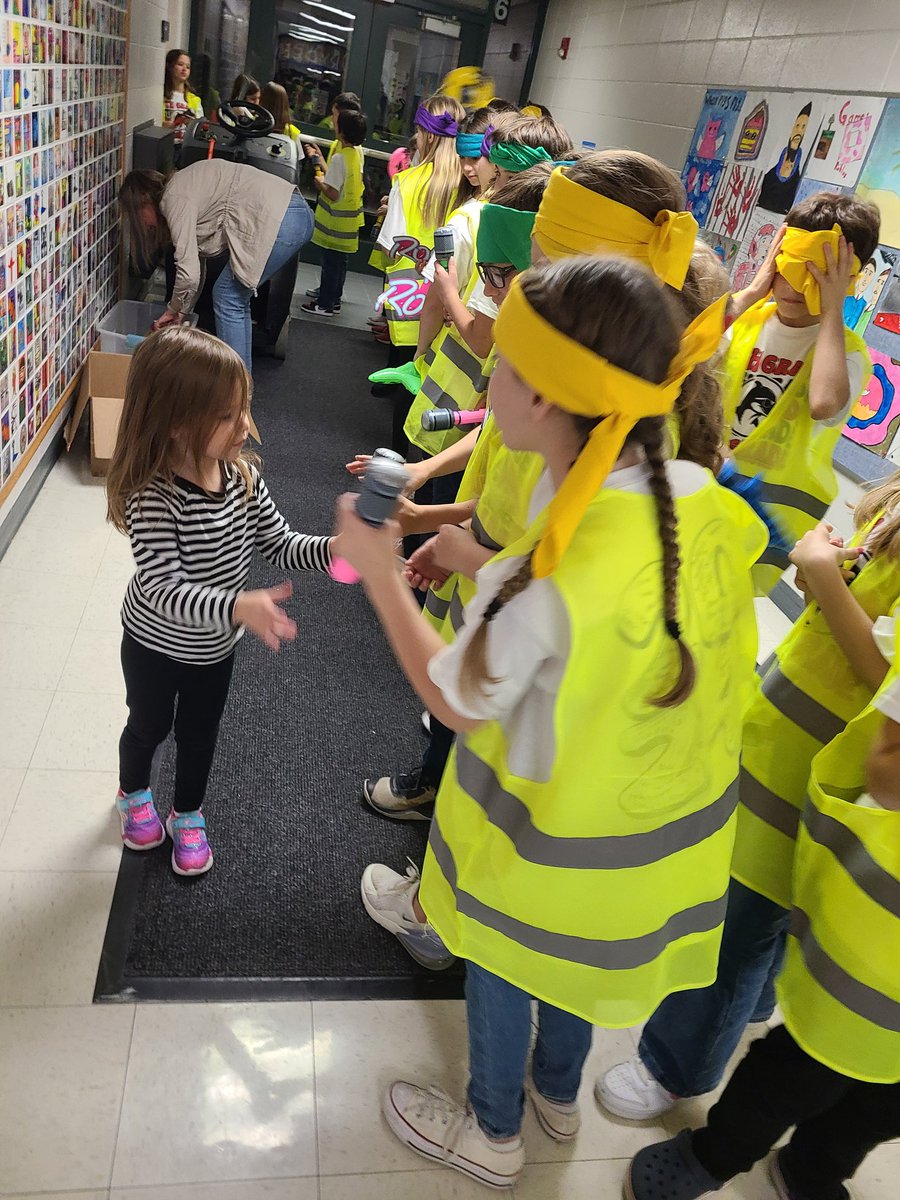 msjfeck's tweet image. My little one loved being here to meet my students, pass out props, and rock out to their musical! @DrydenSchool #drydenrocks #ahsd25itspersonal @LenDeptula