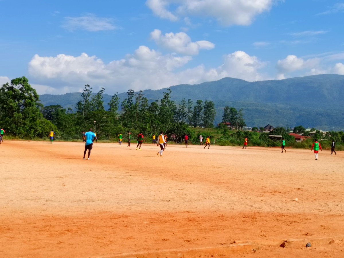 Kosi_foottalk's tweet photo. Rainbow FC just completed their training session at the GS Nibung field. 

The #NWRFL side trains from 2pm to 4pm. 

#football #rainbowfc #cameroon #bamenda https://t.co/208Pigkg12