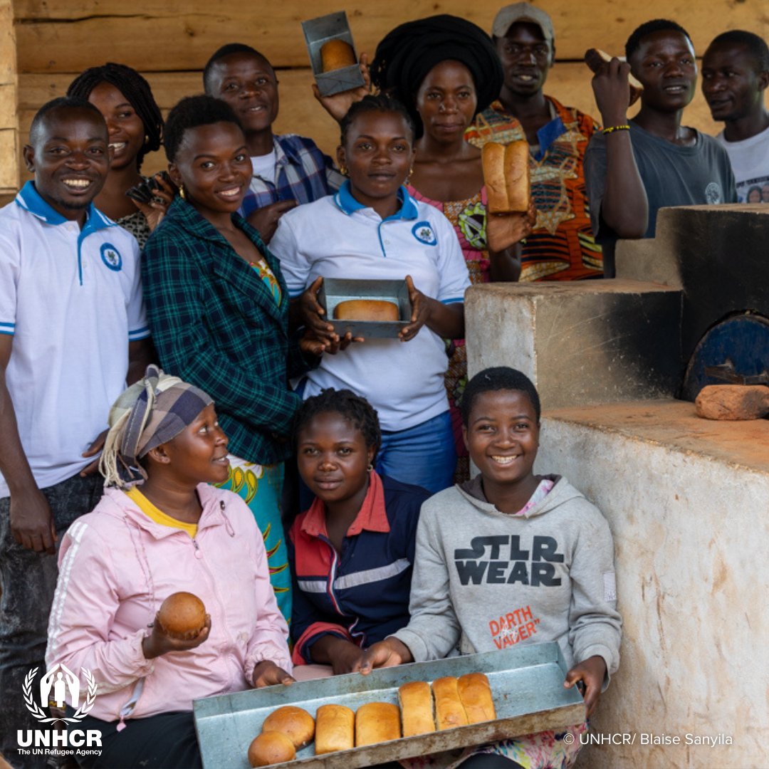 In Lubero📍 #RDCongo 🇨🇩

Bread-making projects enable over 1⃣0⃣0⃣ girls &amp; women trained by <a href="/FondazioneAVSI/">Fondazione AVSI</a> to produce bread and earn an income for their families, empowering them against the risks of Gender-Based Violence.

#UNHCR is grateful for contributions of 🇯🇵🇺🇳🇸🇪