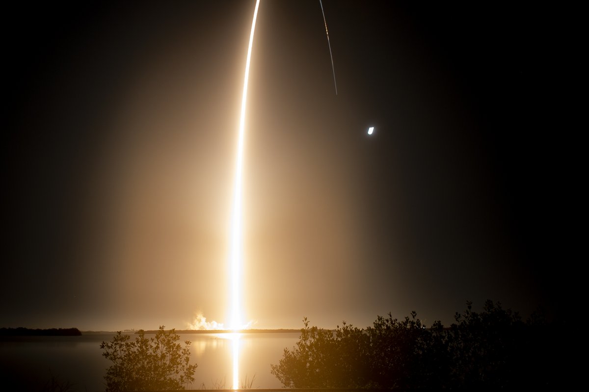 NASA_SLS's tweet photo. 🚀 One year ago today, the SLS rocket took flight from @NASAKennedy for the first time during the historic @NASAArtemis I mission.  

The agency is now looking to the future as they aim to land the first woman and first person of color on the Moon.

MORE>>https://t.co/OjFNA7IeT6 https://t.co/ieiCPiAaJ8