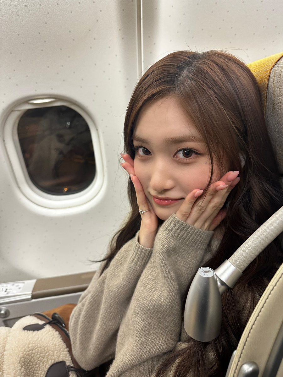 azuredaydream0's tweet photo. 日本にまだいるの信じられないレベルにビジュが良いんだよあんたたち
#IVE1STWORLDTOUR #아이브 #IVE https://t.co/4zxrKp29aD