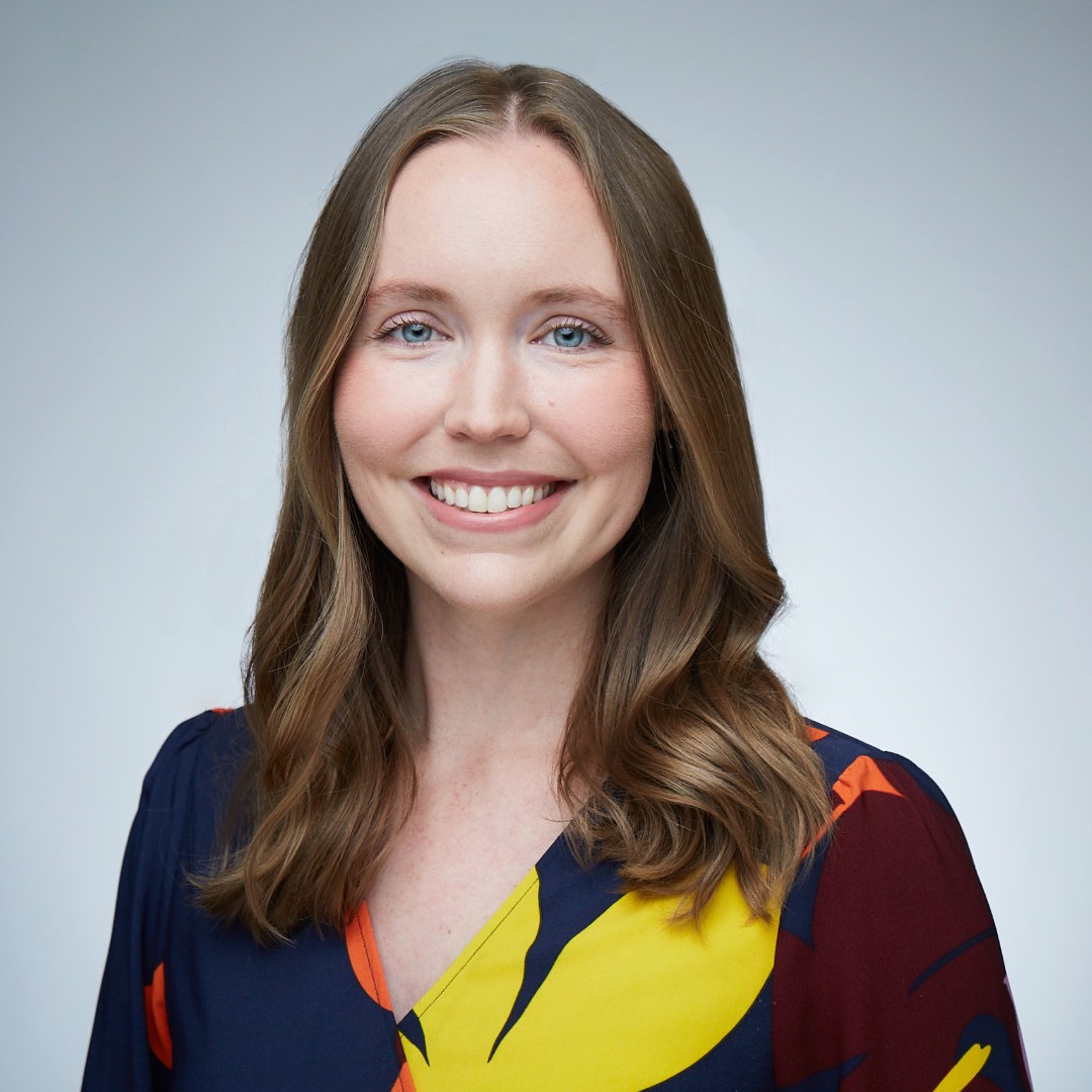 BoothForBiz's tweet photo. Big all-over prints can go very well.  Here's proof.  #corporateheadshots #executiveportraits #headshotphotography #linkedinprofile #linkedinportraits #staffphotography #headshotlounge https://t.co/l7kJkA46LE