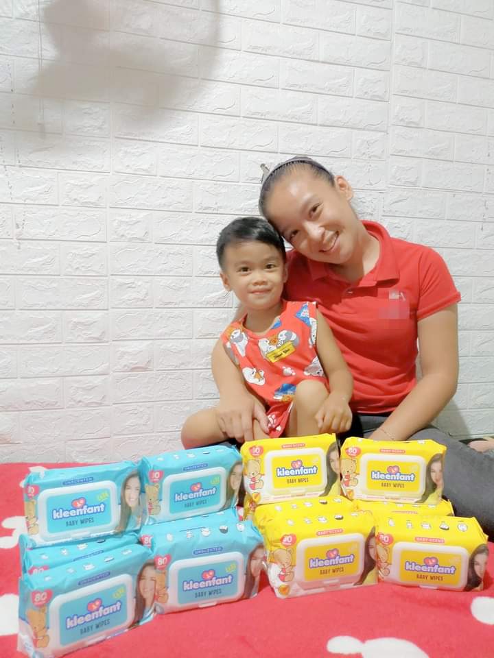 adaywithkai's tweet photo. Mga Mars! Bumili na din ba kayo? Aba! Kung hindi pa, buy na at sumali aa Merry Kleenfant Pamasko Raffle ni Kleenfant. Get a chance to win up to 700k total worth of prizes, cash prizwe and vouchers! Nakakaexcite diba? Ano pa inaantay mo mars! Bili na!
 #kleenfantbesteverwipes https://t.co/Hj5peuu2Su