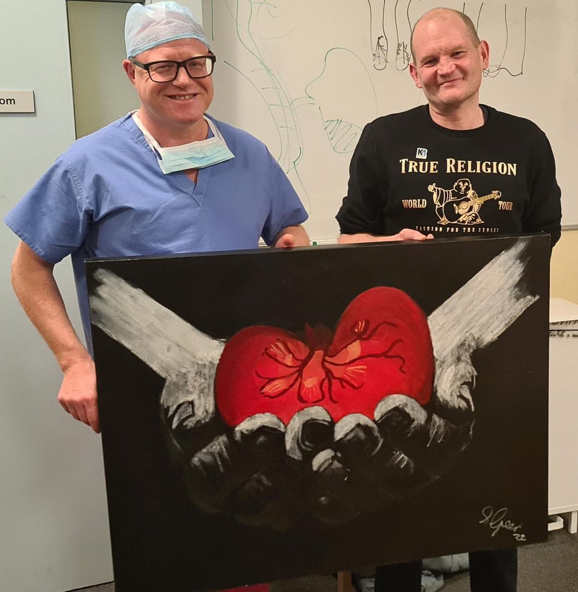 NIKRFcharity's tweet photo. What an inspirational meeting we had last night ππ―
#artist & #transplantrecipient Stephen Greer presented Consultant Transplant Surgeon Tim Brown - with a painting by to say thank you for saving his life πππ
@tjbrown55 @Stephen10477989 https://t.co/wczeeBnQsb