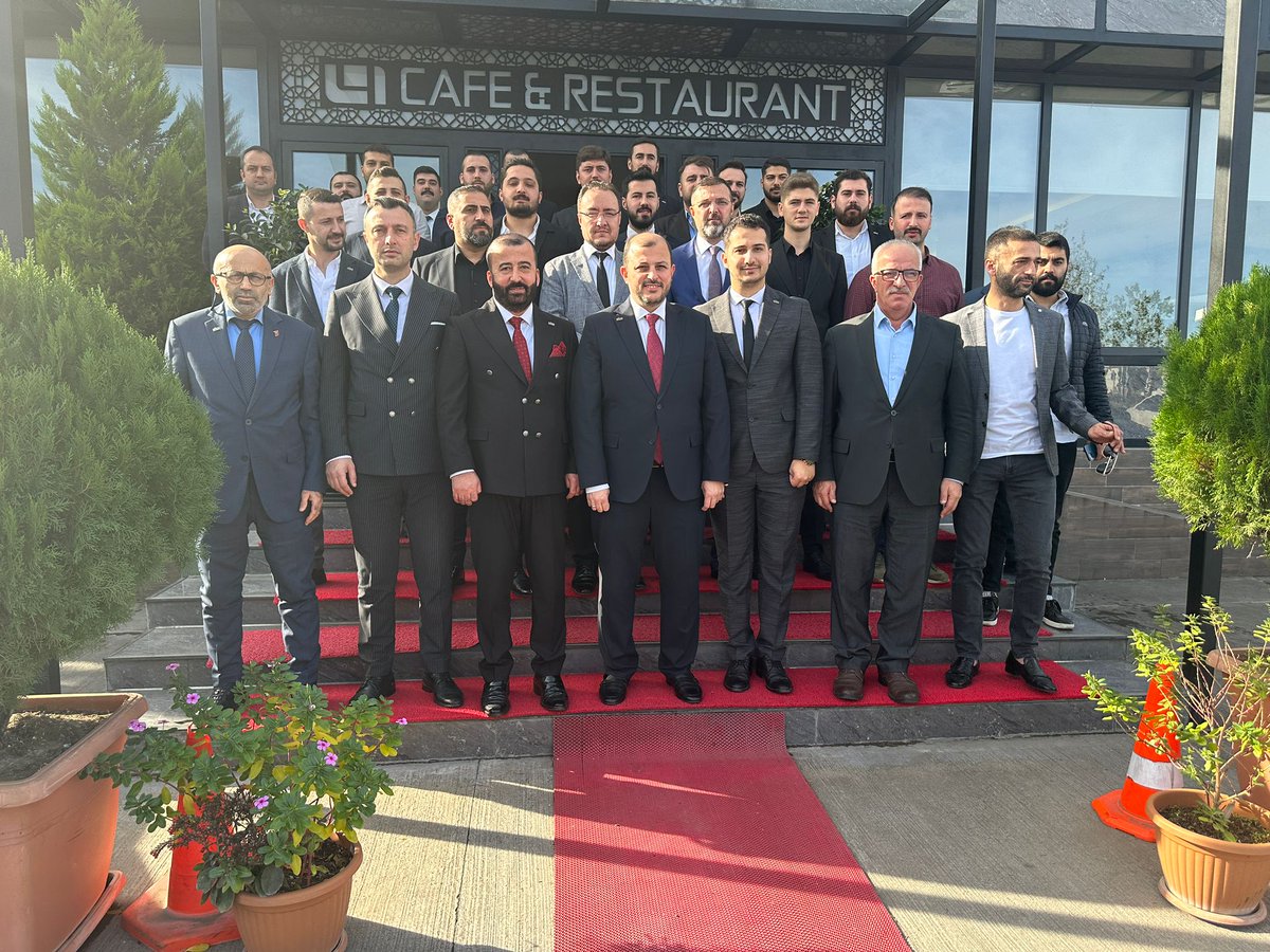 Samsun'daki programımızın sonunda il yönetimimizle bir araya geldik.

Geleceğin Samsun'unda söz sahibi olacak, katma değer üretecek genç ve dinamik ekibimizle dolu dolu bir gün geçirdik.

İl Başkanımız Berkay Erkan'a, bölge sorumlumuz Salih Şahin'e ve tüm ekibimize teşekkürler