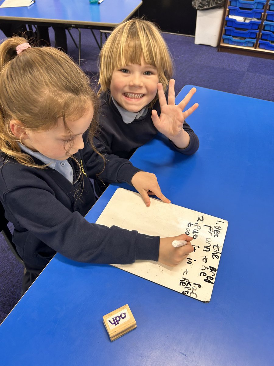 CCCRPrimary's tweet photo. Some more super algorithms written by our Y1s! 🤩🤖💻 #cccrcomputing #cccry1 https://t.co/egYyzzVk79