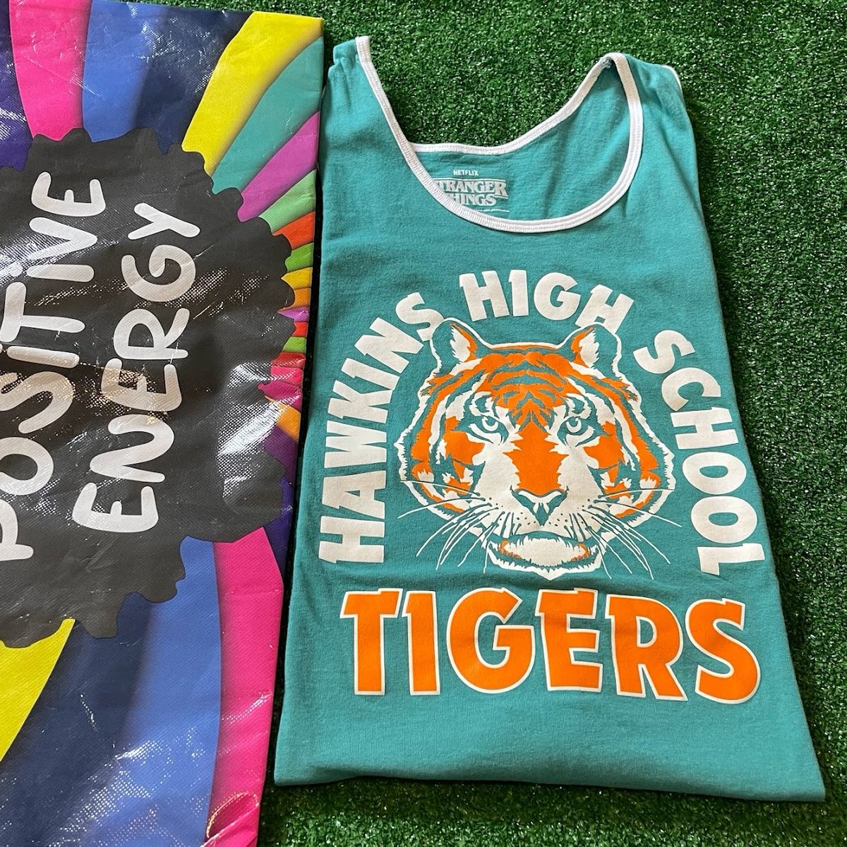 myclosetym's tweet image. Netflix Stranger Things Hawkins Tigers Retro Style Sleeveless T Shirt Size L

#StrangerThingsStyle #HawkinsTigers #NetflixFashion #RetroSleeveless #SizeLApparel #TankTopTrend #GraphicTeeLove #CasualWear #FandomFashion #OnTrendStyle

ebay.com/itm/1261887440…