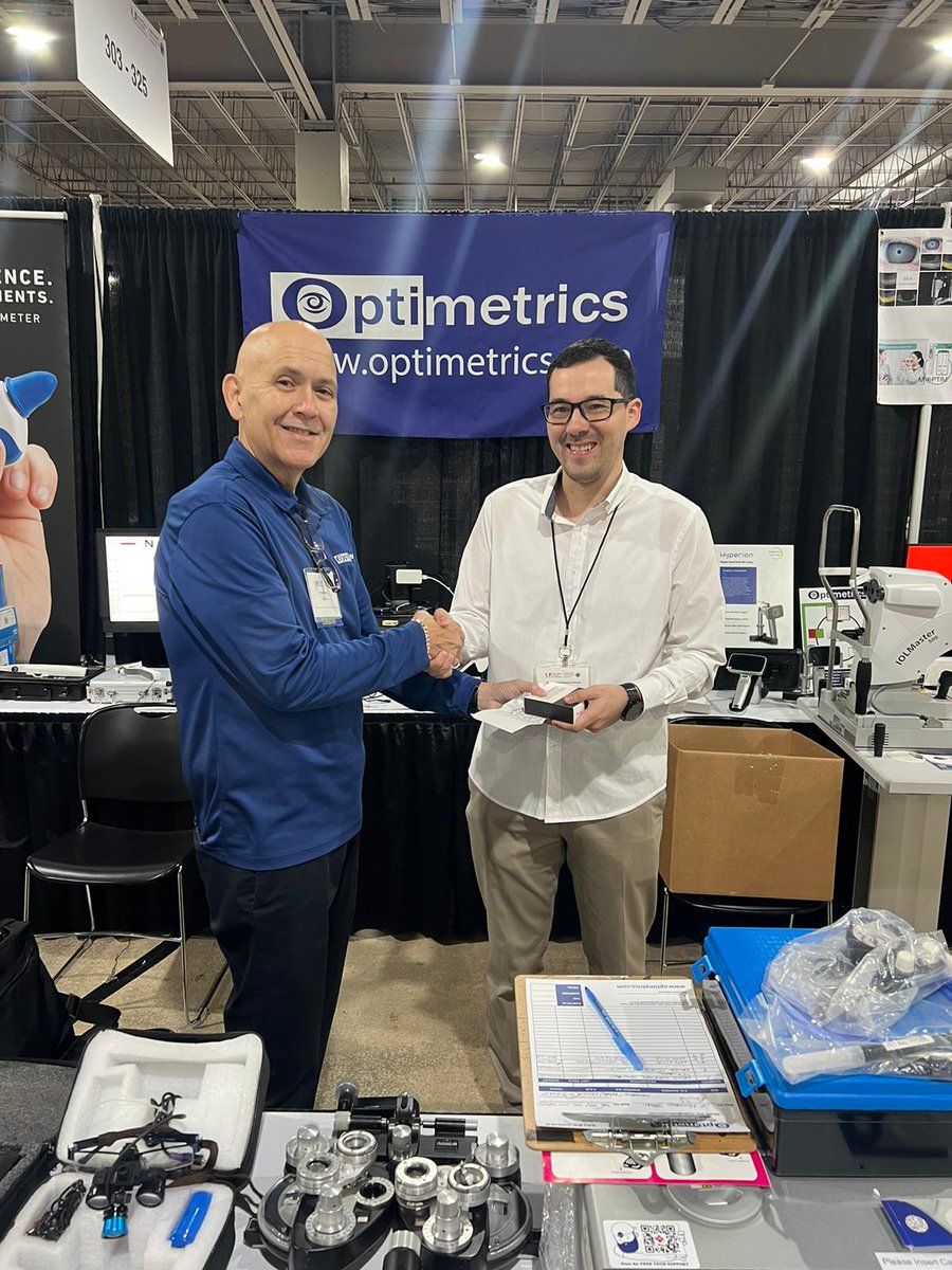 Optimetrics's tweet photo. Felicitaciones a nuestro ganador de la rifa del día de ayer en el XLV Curso Interamericano de Oftalmología Clínica @BascomPalmerEye, el Dr. Alejandro Riveros de Lima (Perú 🇵🇪). https://t.co/caNg59wvM3