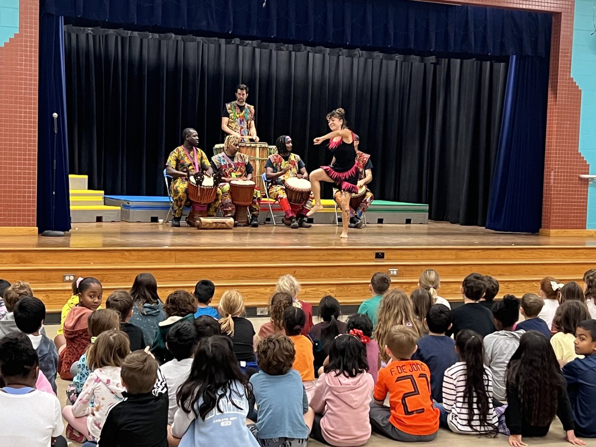 WillDavisElem's tweet photo. Our 2nd graders are learning about Africa for International Week. They loved the African drum performance by @lannayadrumdance! @CLI_AISD @AustinISD https://t.co/WcaartrH5y