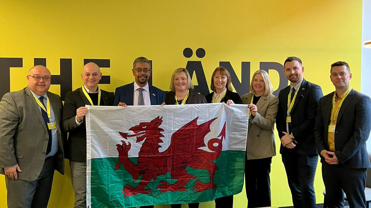 wales_global's tweet photo. Yr wythnos hon mae uwch arweinwyr o golegau a phrifysgolion Cymru wedi teithio i Stuttgart i gryfhau cysylltiadau addysgol a diwydiant rhwng Cymru a thalaith Baden-Württemberg yn yr Almaen🏴󠁧󠁢󠁷󠁬󠁳󠁿🇩🇪

Darllenwch fwy👇🏽
https://t.co/I4IzzBwtLc https://t.co/mjfJeQA3Ms
