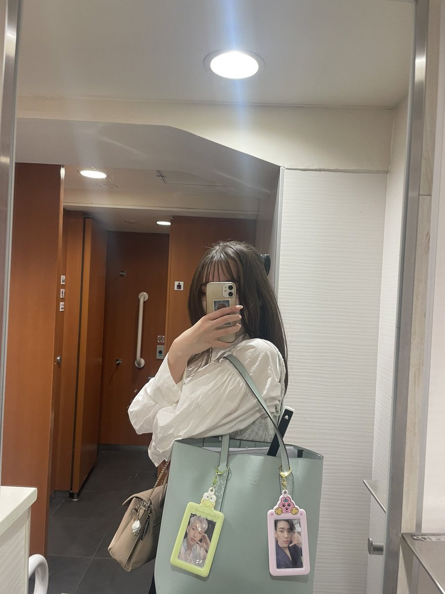 yube0502's tweet photo. 5年ぶりのベムちゃん😭😭💚
前の時から何も変わっていなくて、だけどもっとかっこよくなっていた！聞きたい曲はたくさん聞けたし、大阪に日本にまた来てくれてありがたいです！すごく楽しかったし、最後のLOVE LOOPがやばかったです、ほんまに泣かせに来てる
ずっと大好きです。
#AREA52inJAPAN https://t.co/AYgm1afHTB
