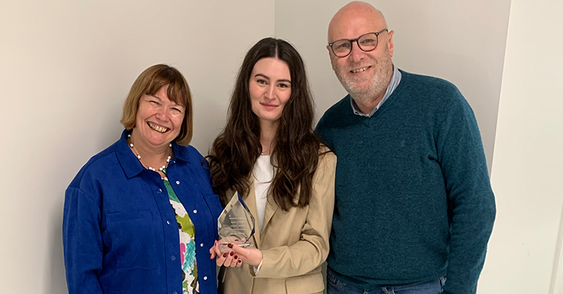 Ellie Stevens is the 6th recipient of The Kate Bennett Award 👏 The award, in memory of Kate who sadly lost her fight with cancer in 2016, goes to a nursing student based on the academic distance they have travelled from their 1st to final year and their approach to nursing.