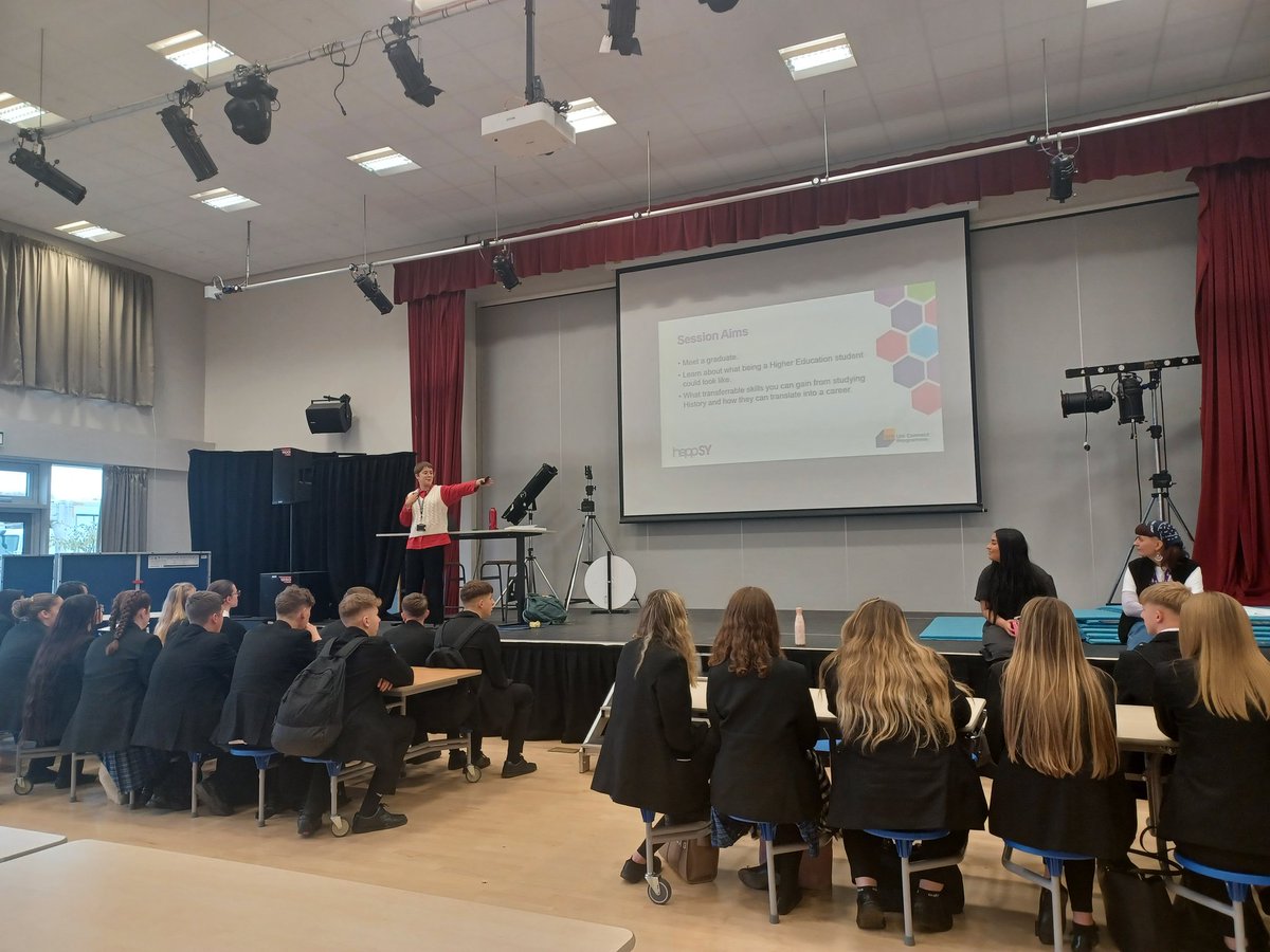 A fantastic session for our Y11 History scholars today showing what studying History at university is like and where it can lead <a href="/hepp_hq/">Hepp</a> 
Thanks <a href="/miss_oxer/">Mrs G</a> for arranging this!! 🎓