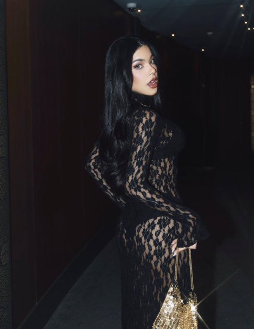 porktendencia's tweet photo. “KENIA OS EN LATIN GRAMMY”:
Porque el día de hoy @KeniaOS asistirá cómo nominada a la premiación de los #LatinGRAMMY. https://t.co/AyQYAHdhcO