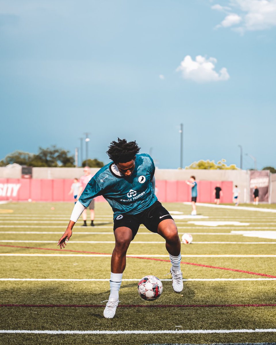stmulusathletic's tweet photo. Dreams don't work unless you do. // @Stimulusathletic #customuniforms #sportswear #keeporiginal #merchandise #footbaljersey #socceruniform #stimulusathletic #fundraising https://t.co/rUEXF94FVk