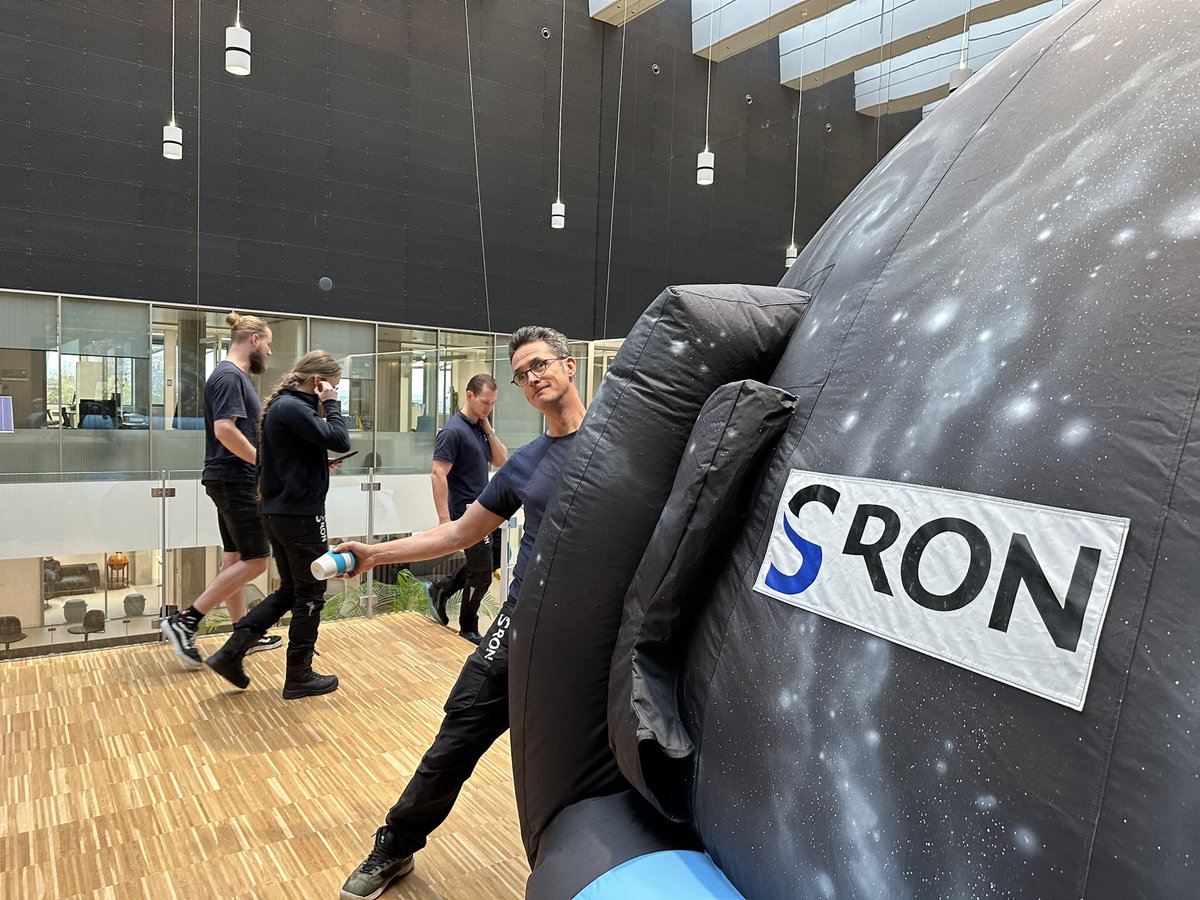 mariekebaan's tweet photo. Vandaag was bij @SRON_Space de officiële ingebruikname van ons derde mobiel planetarium. Op een mooie samenwerking en heel veel schoolbezoeken op het platteland en in de grote steden! https://t.co/pxIQnYfMQe
