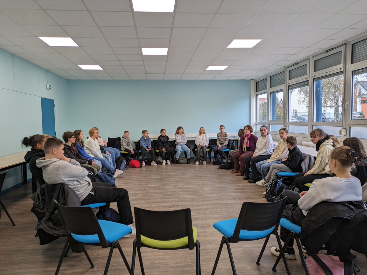 CollegeLongueau's tweet photo. Cette semaine, les classes de 4ème du @CollegeLongueau suivent une intervention de l'association @SOShomophobie pour les sensibiliser au refus des discriminations et les inciter à l’altérité. https://t.co/m3cOqKdiom