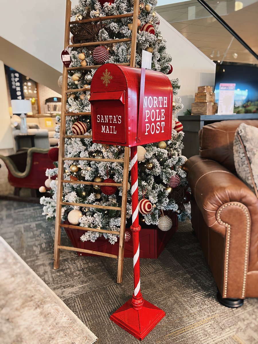 This holiday season, we're excited to spread joy with Santa's mailboxes! 🎅📮 Bring the magic of the North Pole to life by dropping letters to Santa in our special mailboxes this year! ✉️ 📍 Find your nearest North Pole mailbox: loom.ly/vOrFUc8