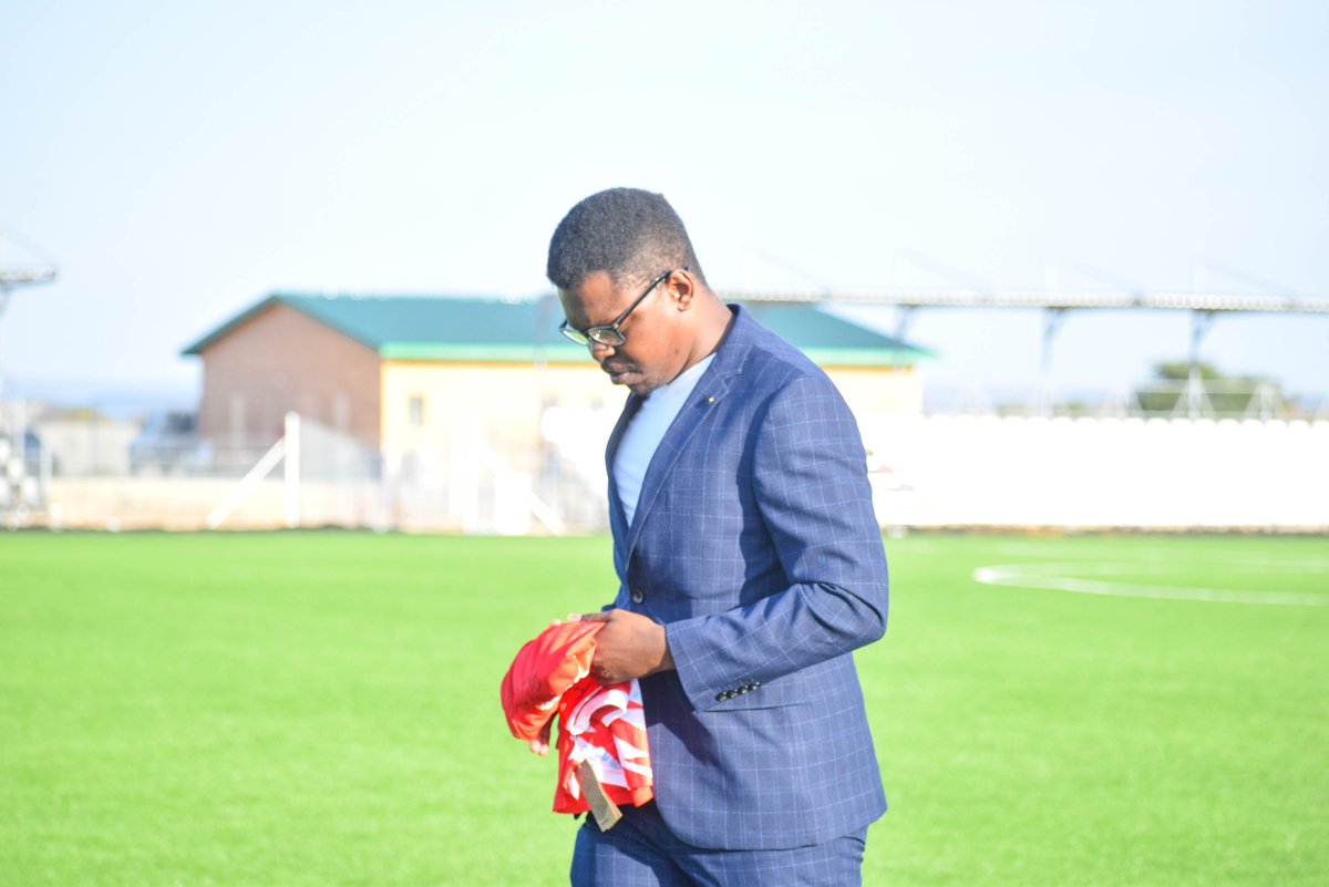 BotswanaLeague's tweet image. 𝗜𝗡-𝗟𝗢𝗩𝗜𝗡𝗚 𝗠𝗘𝗠𝗘𝗢𝗥𝗬 𝗢𝗙 𝗥𝗔𝗛𝗠𝗔𝗡 𝗚𝗨𝗠𝗕𝗢

A signed t-shirt from Gaborone United players presented by  Marketing and Communications Manager Herbert Letsebe given to family of the late Rahman Gumbo.

#BPLFootball
#rahmangumbo
#memorialservices