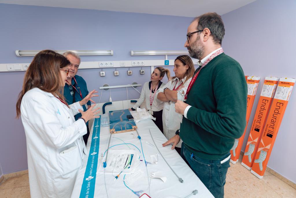 acv_hub's tweet photo. Teamwork, hemodynamic management, CT interpretation, endovascular treatment, management of abdominal compartment syndrome, simulation in the hybrid operating room and surgical approach to the aorta in a cadaver model. Huge rAAA Overview!! @ESVSmembership @hbellvitge https://t.co/Ec7bfhobLg