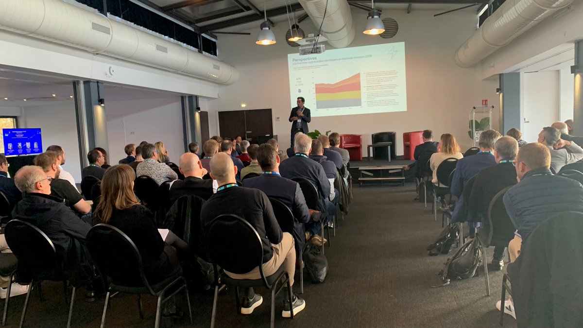 enedis_normand's tweet photo. [Matinale clients]
Hier @enedis en #Normandie rencontrait ses #clients à @Rouen !  
De beaux échanges autour de la #TransitionEcologique, de la qualité de fourniture⚡️et des ambitions 2024.
La journée s'est achevée par une visite du poste source "Hôtel-Dieu". 
#relationclients https://t.co/LN7yvGvrID