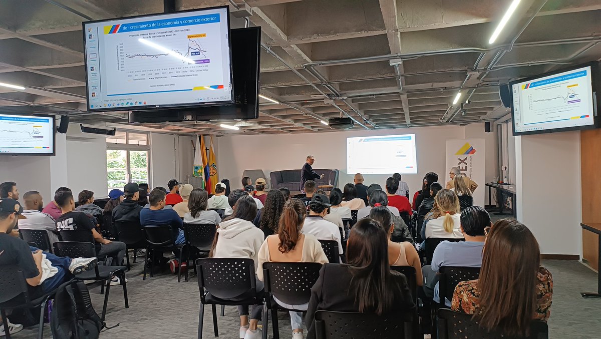 🤓 #AEstaHora iniciamos el Foro: Perspectivas Económicas 2024, un espacio en el que <a href="/gcardonam/">giovanny cardona</a>, Vicerrector Académico CEIPA y Diego Rengifo, Vicepresidente Técnico de <a href="/AnaldexColombia/">Analdex Colombia</a> hablan sobre el comportamiento de la economía en nuestro país.