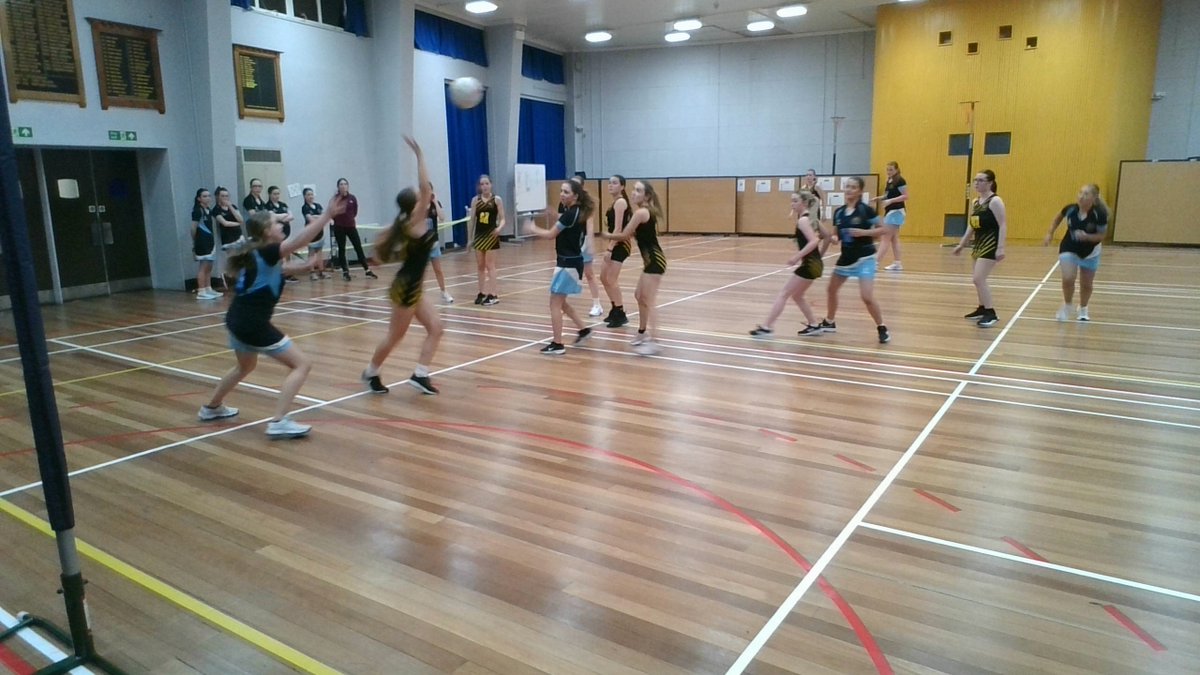 Well done to the S3/4 netball team who had a 22-4 win over Clyde Valley this week <a href="/KilsythPe/">Kilsyth Academy PE</a>  🥳 thanks for the game! <a href="/ClydeValleyPE/">ClydeValleyPE</a>