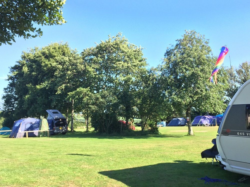 aroundaboutbrit's tweet photo. 🌿 Welcome to Tremarne Campsite - Your Serene Retreat on the Edge of St Austell! 🏕️
🍻 Socialise at the onsite bar. Relax with fellow campers & enjoy the laid-back atmosphere after a day of exploration.
https://t.co/KEbLhM5bDZ
#Holiday #Family #Pets #OnsiteBar #Relax #StAustell https://t.co/IwNtx658CX