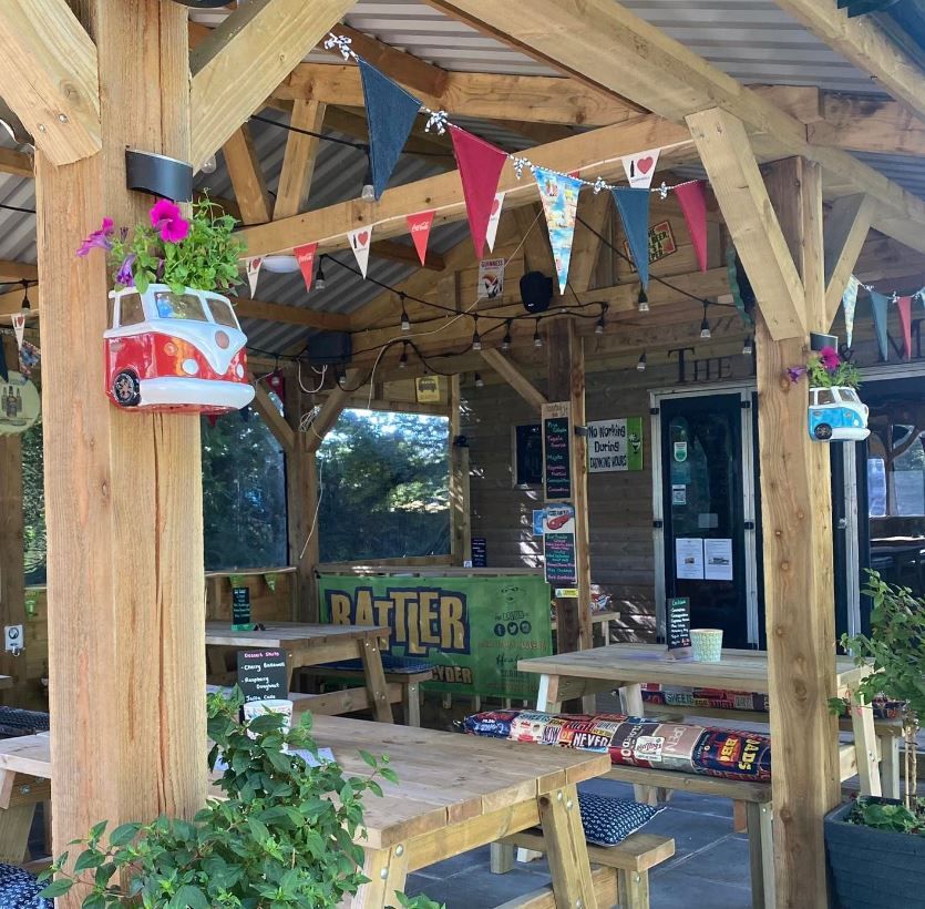 aroundaboutbrit's tweet photo. 🌿 Welcome to Tremarne Campsite - Your Serene Retreat on the Edge of St Austell! 🏕️
🍻 Socialise at the onsite bar. Relax with fellow campers & enjoy the laid-back atmosphere after a day of exploration.
https://t.co/KEbLhM5bDZ
#Holiday #Family #Pets #OnsiteBar #Relax #StAustell https://t.co/IwNtx658CX