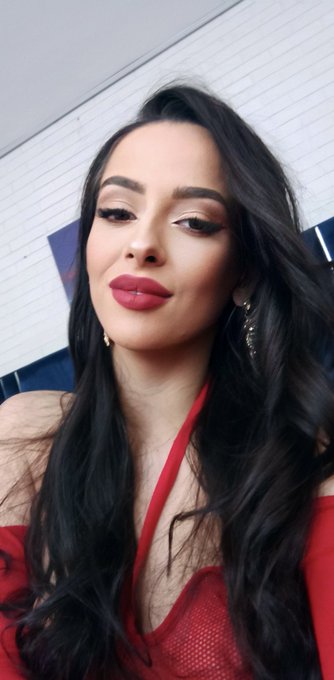 Red lips to make the boys wink&hellip; and maybe a bit h0rny too. 🥰 https://t.co/MfNg2ilDNJ  #brunette #model<a href="/tag/model"class="tags"><span>#model</span></a><a href="/tag/brunette"class="tags"><span>#brunette</span></a><a href="/tag/redlips"class="tags"><span>#redlips</span></a>