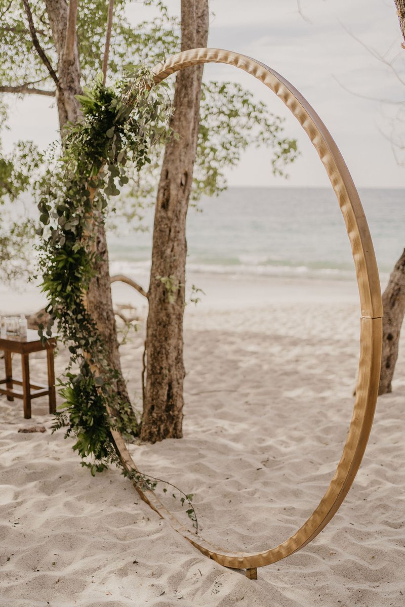 Tropical round arch for a beach wedding  🌊🌴

•
•
•
Captured by: @bacalaofilms

#costaricaweddingplanner #costaricaweddings #CostaRica #DestinationWedding #DestinationWeddingCostaRica #DestinationWeddingPlanner #WeddingCoordinator #WeddingAbroad #TropicalWedd...