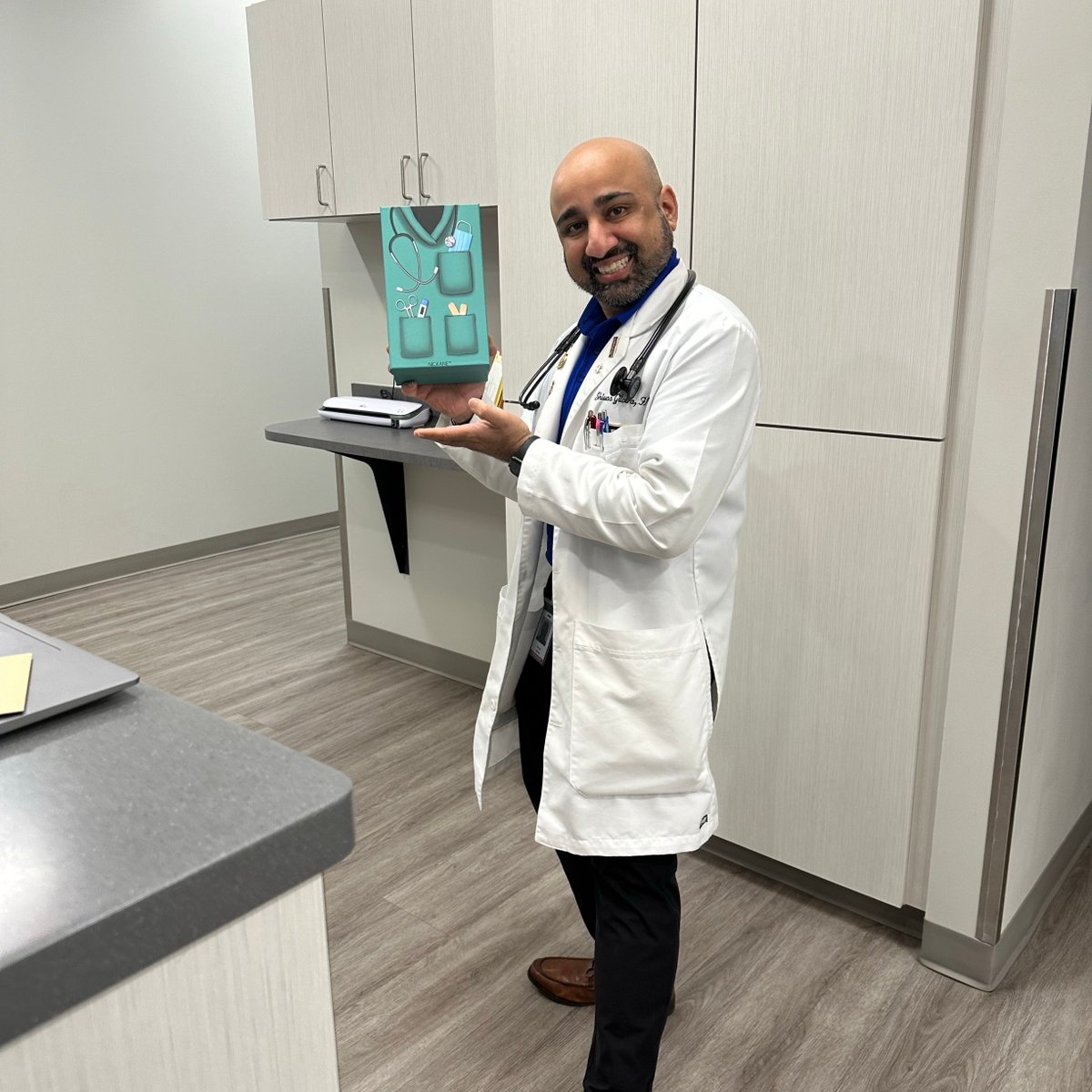 AvanceCare_com's tweet photo. It's National Nurse Practitioner Week! We love seeing our offices celebrate their NPs 💙 Thank you for all that you do! 🩺🩹

Pictured: Shivas Gilotra, Debra Guzman, and Rhonda Williams with our Fuquay Varina location. 

#fuquayvarina #fuquayvarinanc #npweek https://t.co/q7Euf2g3Co